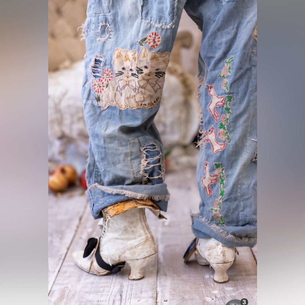 Magnolia Pearl Light Blue cat Embroidered Boyfriend Jeans - Picture 7 of 7